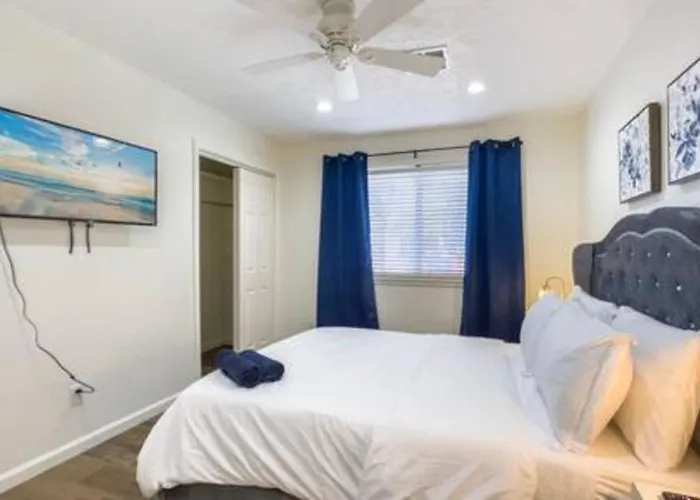 Holiday home 1710 N Sunset - Pool 7 Beds Parking Wifi Full Patio Foosball *